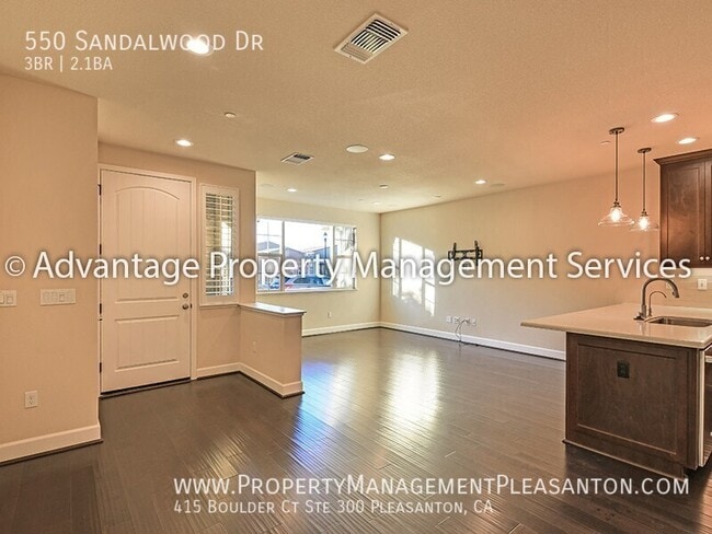 Building Photo - 550 Sandalwood Dr