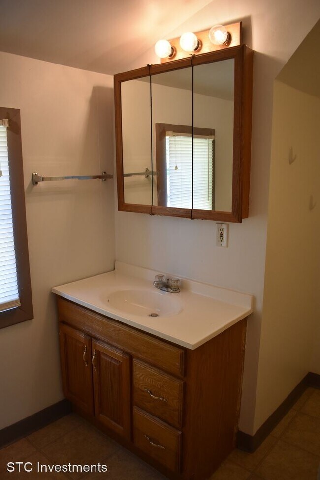 Building Photo - 3 br, 1 bath House - 518 W. Chandler