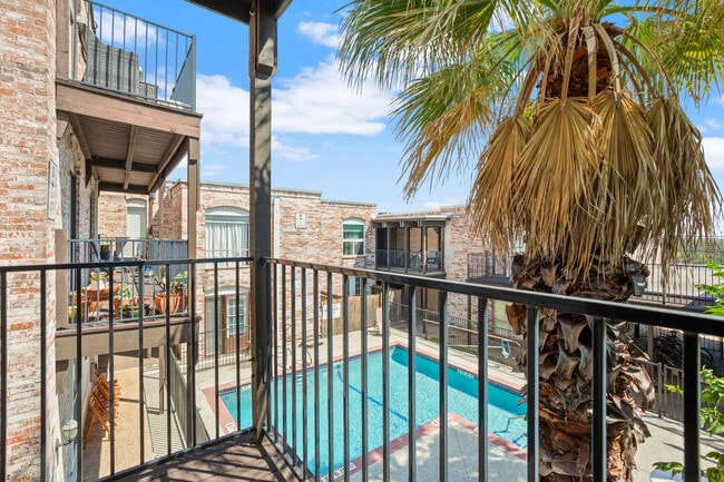 Building Photo - 6501 E Hill Dr