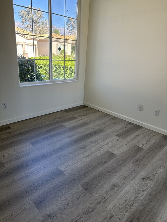 Building Photo - 5001 Rolling Hills Ave