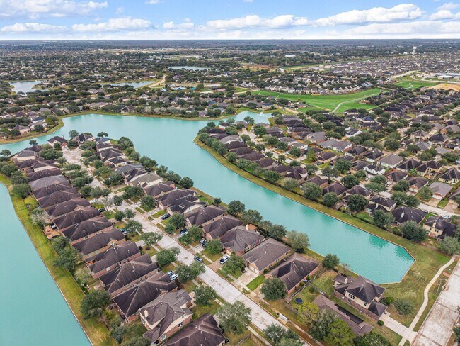 Building Photo - 26323 Crystal Cove Ln