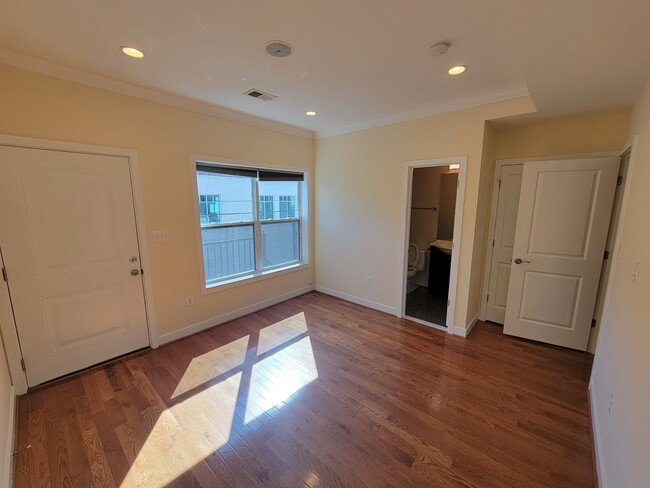 Building Photo - 127 Quincy Pl NE