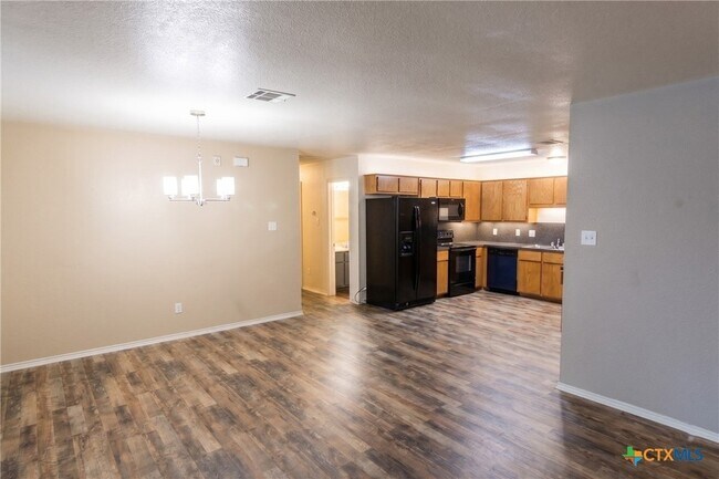 Building Photo - 2706 Lucille Dr