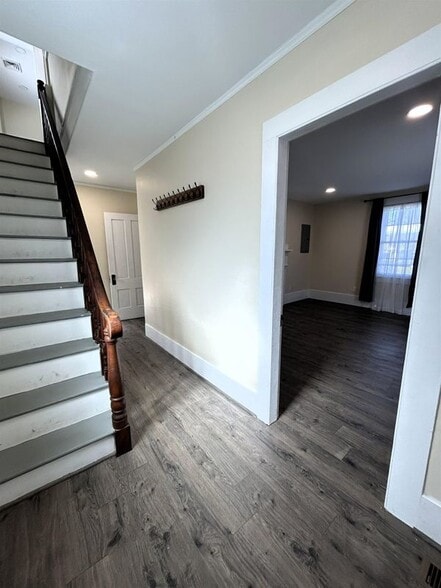 Building Photo - 565 White Mountain Hwy