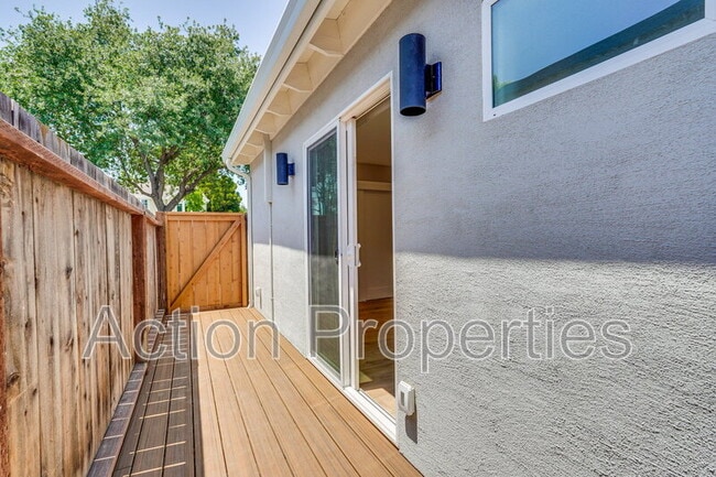 Building Photo - 370 Camille Ct