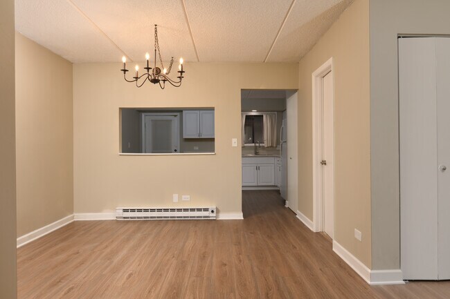 Building Photo - 953 N Rohlwing Rd