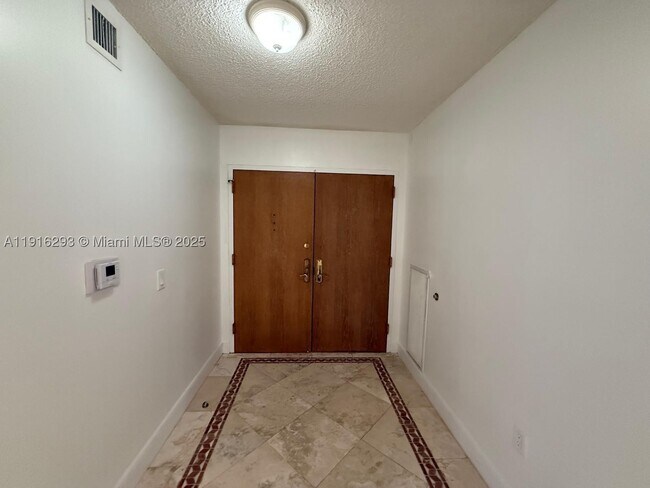 Building Photo - 16711 Collins Ave