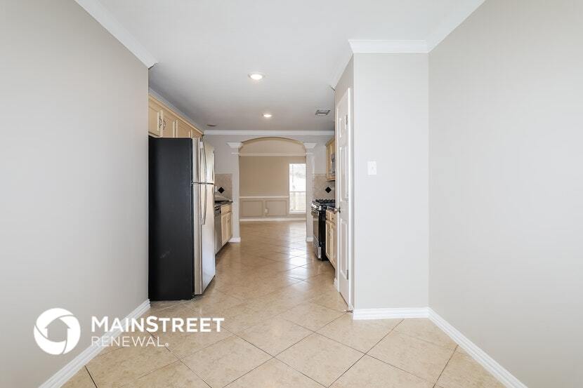 Building Photo - 16811 Creek Trail