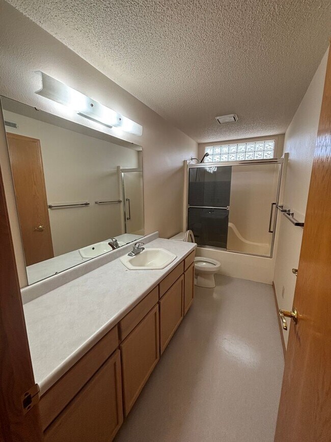 Building Photo - 154-154 Cayman St