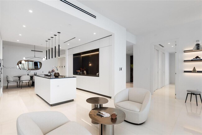 Building Photo - 300 Biscayne Blvd Way