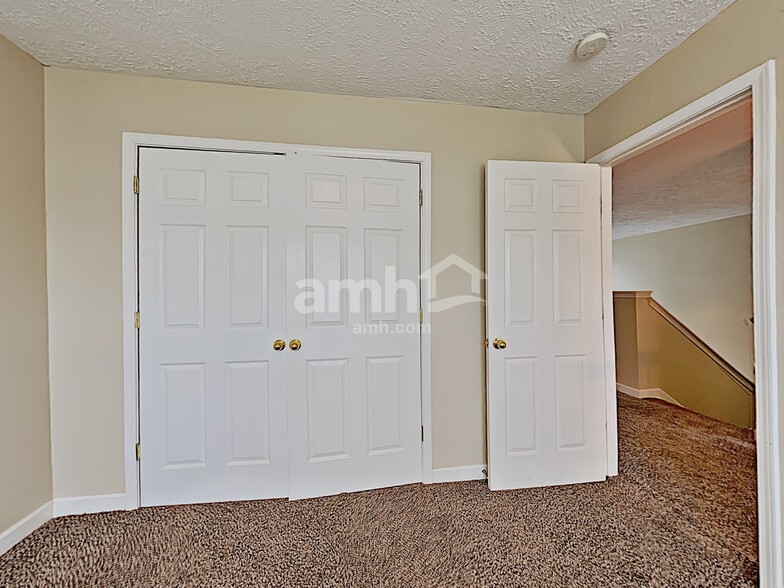 Building Photo - 1564 Laurel Ledge Dr