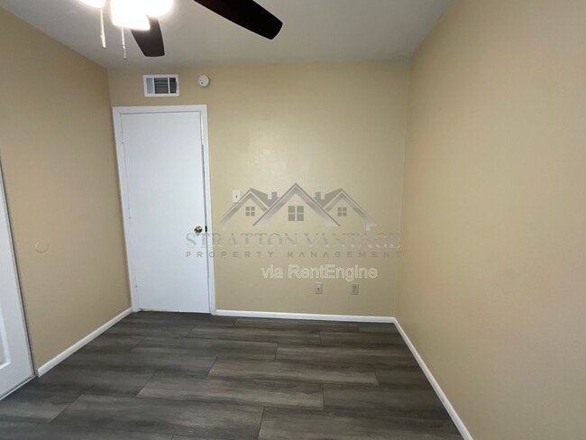 Building Photo - 405 E Bruce Ave