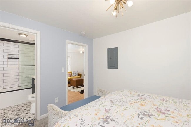Building Photo - Charming One-Bedroom Gem Steps from Main S...