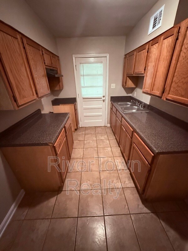 Building Photo - 1655 Vicky Ln