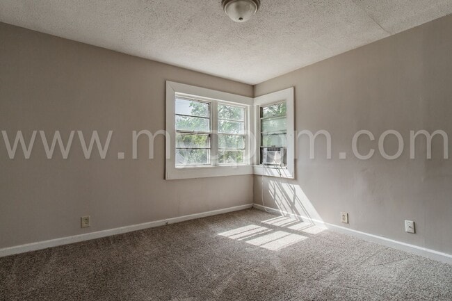 Building Photo - 2 Bedroom Home | Near Offutt Air Force Base