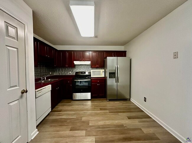 Building Photo - 134 Somerset Dr