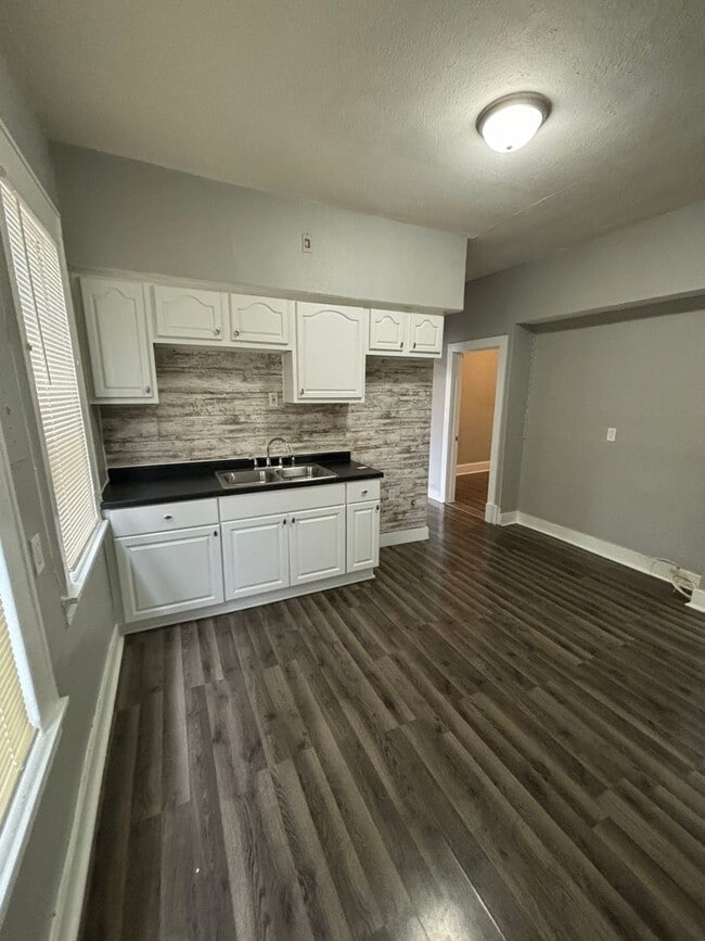 Building Photo - 2146 N 35th St