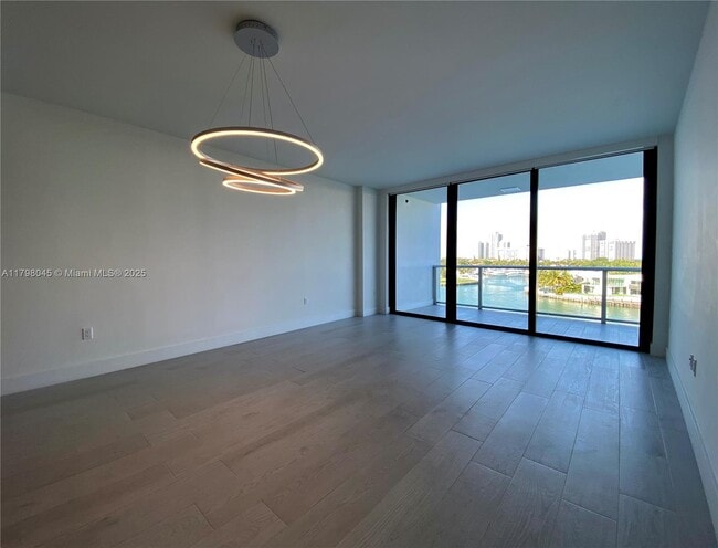 Building Photo - 10201 E Bay Harbor Dr