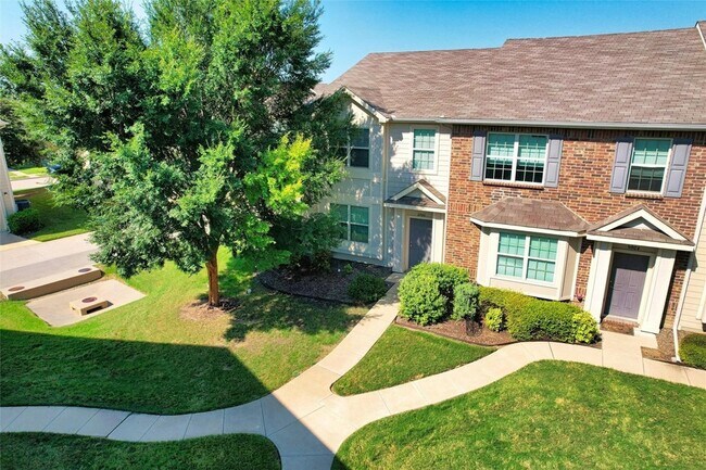Building Photo - 6900 Carrington Ln