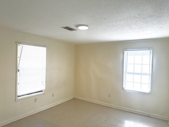 Building Photo - 107 Dorman Ave