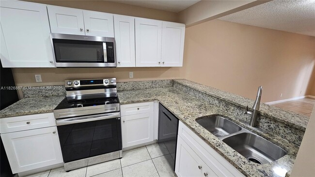 Building Photo - 8048 NW 41st Ct