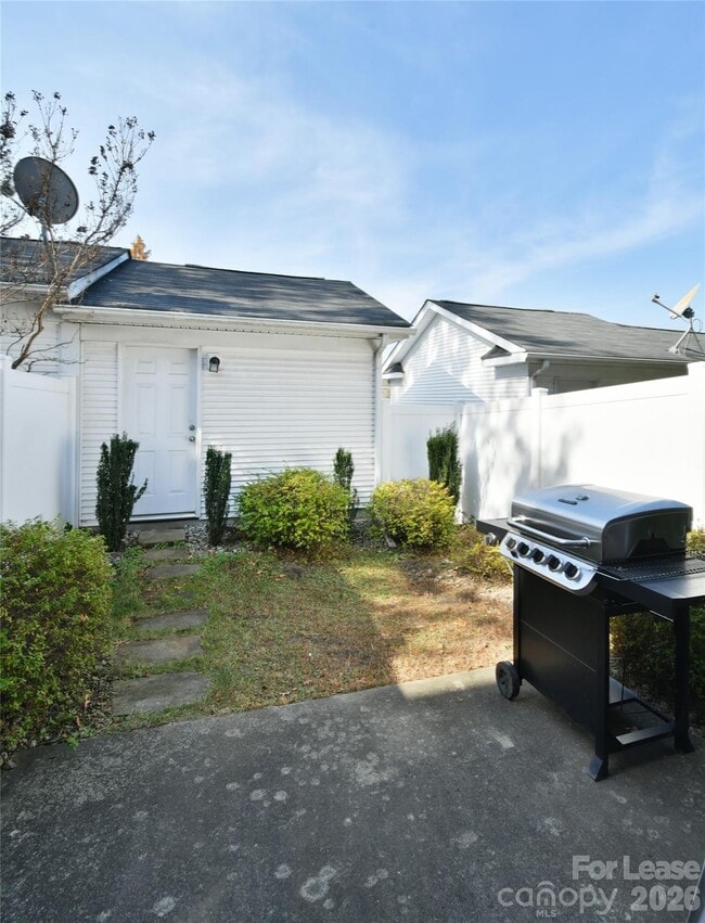 Building Photo - 8643 Beaver Creek Dr