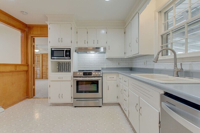 Building Photo - 171 McCall St