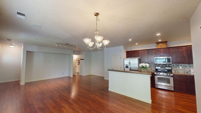 Building Photo - Short Term Lease Available / Beautiful Townhouse in Beaverton by Max Station!