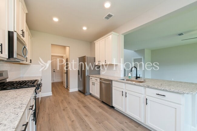 Building Photo - 623 Brookside Dr