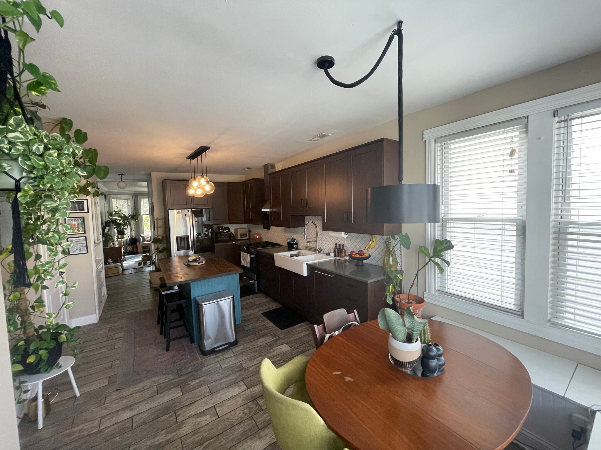 KITCHEN BREAKFAST NOOK - 2742 N Lawndale Ave