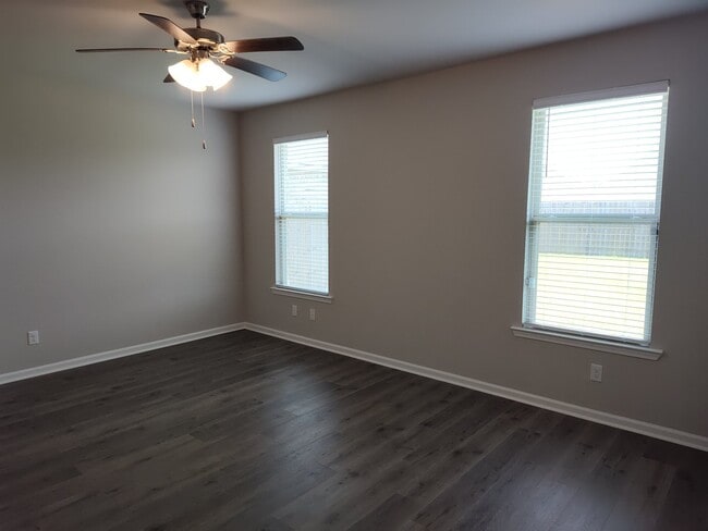 Building Photo - 108 Hardwood Dr