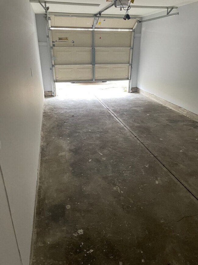 Building Photo - Updated 3 bed/2 bath in Huber Heights