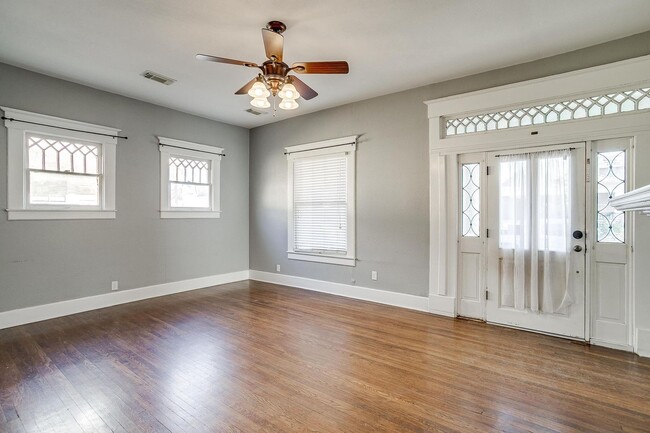 Building Photo - Amazingly Remodeled 1916 Home Located in N...