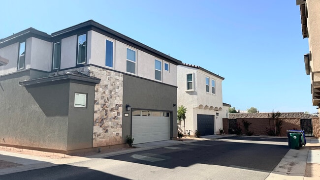 Building Photo - 41389 Penn Dr