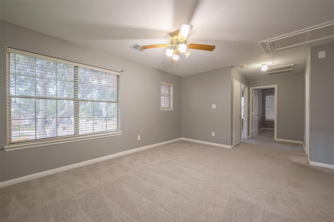 Building Photo - 9226 MacMillan Ln