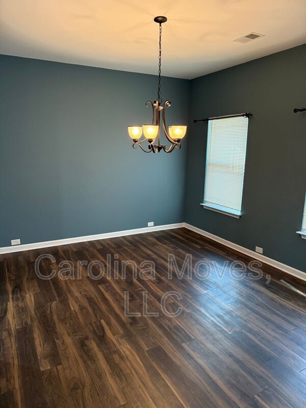 Building Photo - 451 Riverdale Rd