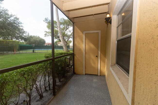 Building Photo - 1237 SW 46th Ave