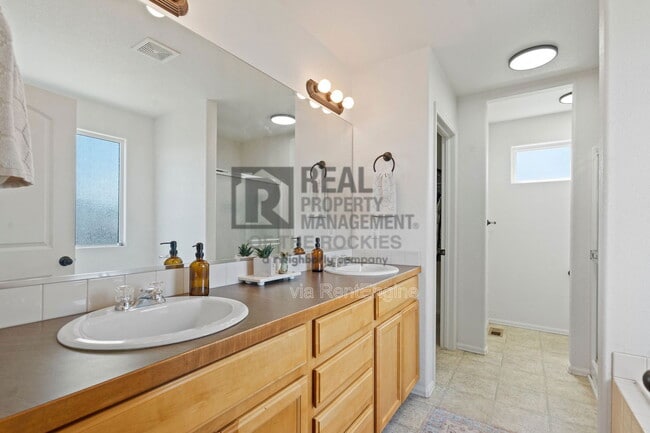 Building Photo - 7235 Andover St