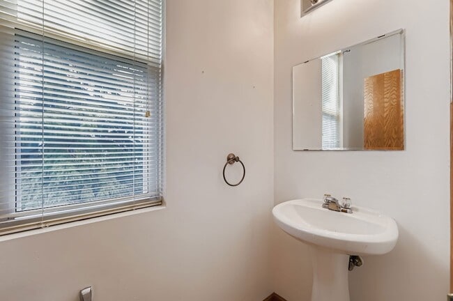 Building Photo - 4579 Half Moon Dr