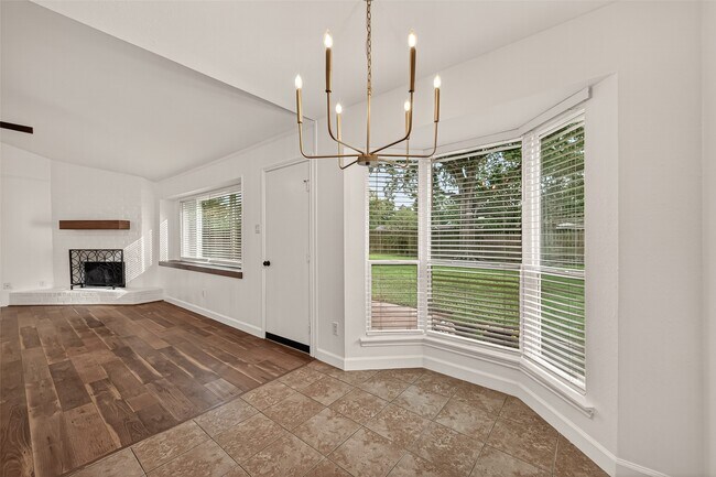 Building Photo - 5347 Lincoln Green Dr