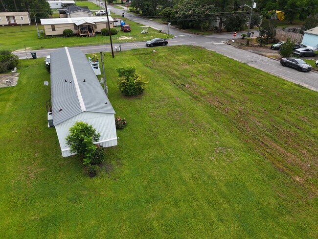 Building Photo - 913 E Avera Ave
