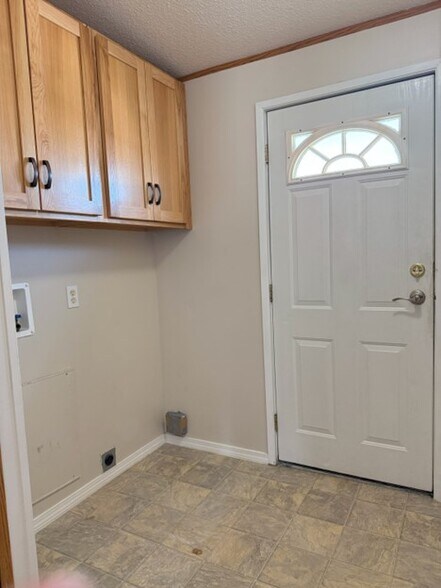 Laundry room - 801 Box Canyon Rd