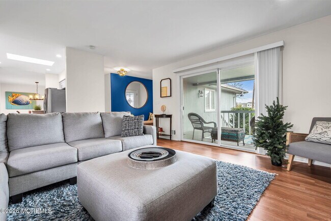 Building Photo - 658 Driftwood Pl