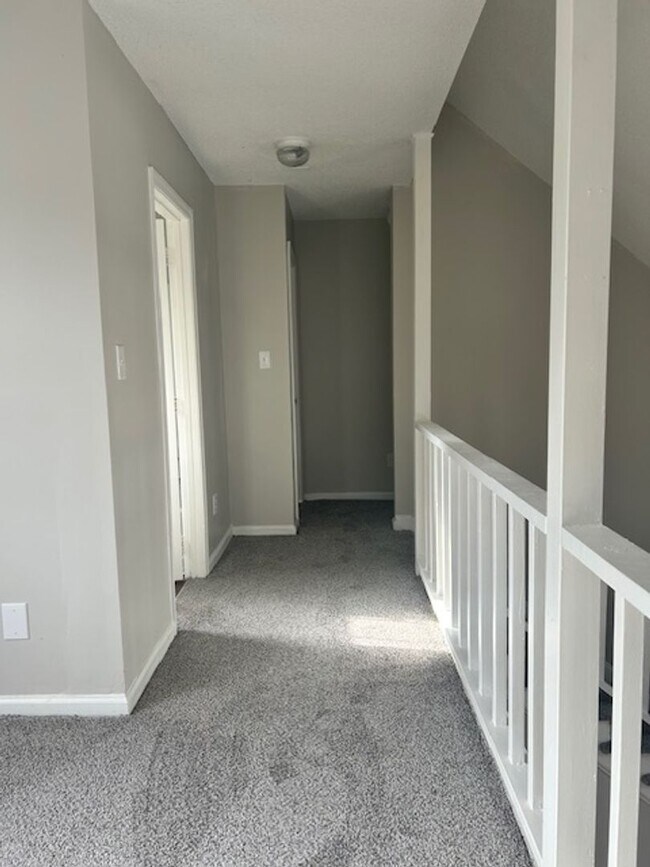 Building Photo - Available 3 bedroom/ 2 bathroom Home!