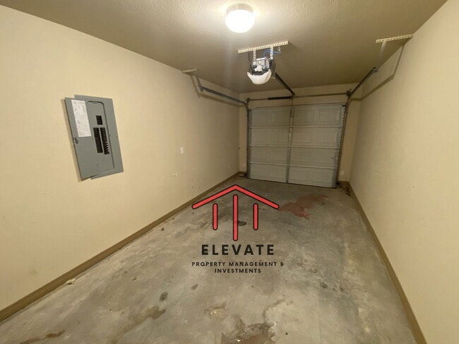 Building Photo - 208 Stewart Bend Ct