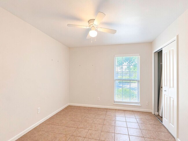 Building Photo - 11067 Wallbrook Dr