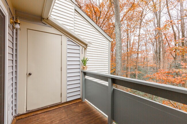 Building Photo - 2241 Lovedale Ln