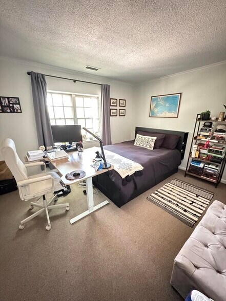 Building Photo - 153 Lake Shore Rd