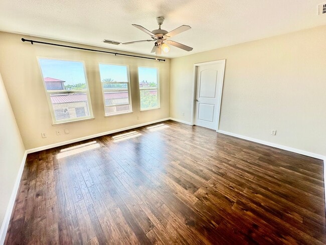 Building Photo - Newly Built Madera 4/3