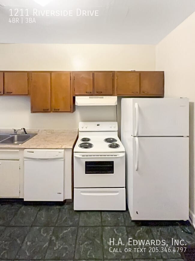 Building Photo - 1211 Riverside Dr